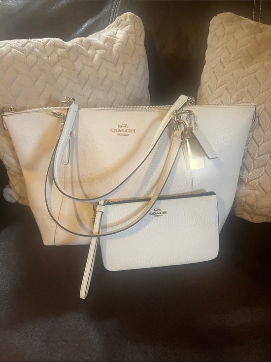 Coach Handbags - Coach Ava Cream Leather Tote with Matching Wristlet Classic Quiet Luxury Elegant